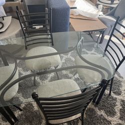Dining table with 4 chairs 