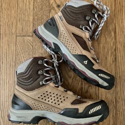 WOMENS HIKING BOOTS