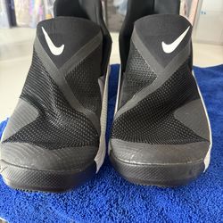 Men’s Nike Flyease shoes 14.5