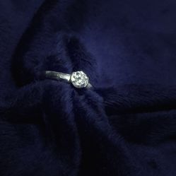 Natural Diamond, Excellent Cut, Solitaire Round 0,4 Ct Stone Engagement Ring