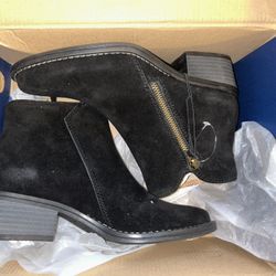 White Mountain Women Alto’s Block Heel Suede Bootie Black