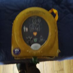 Defibrillator 