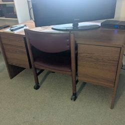 Console Stereo And Large Desk . FREE