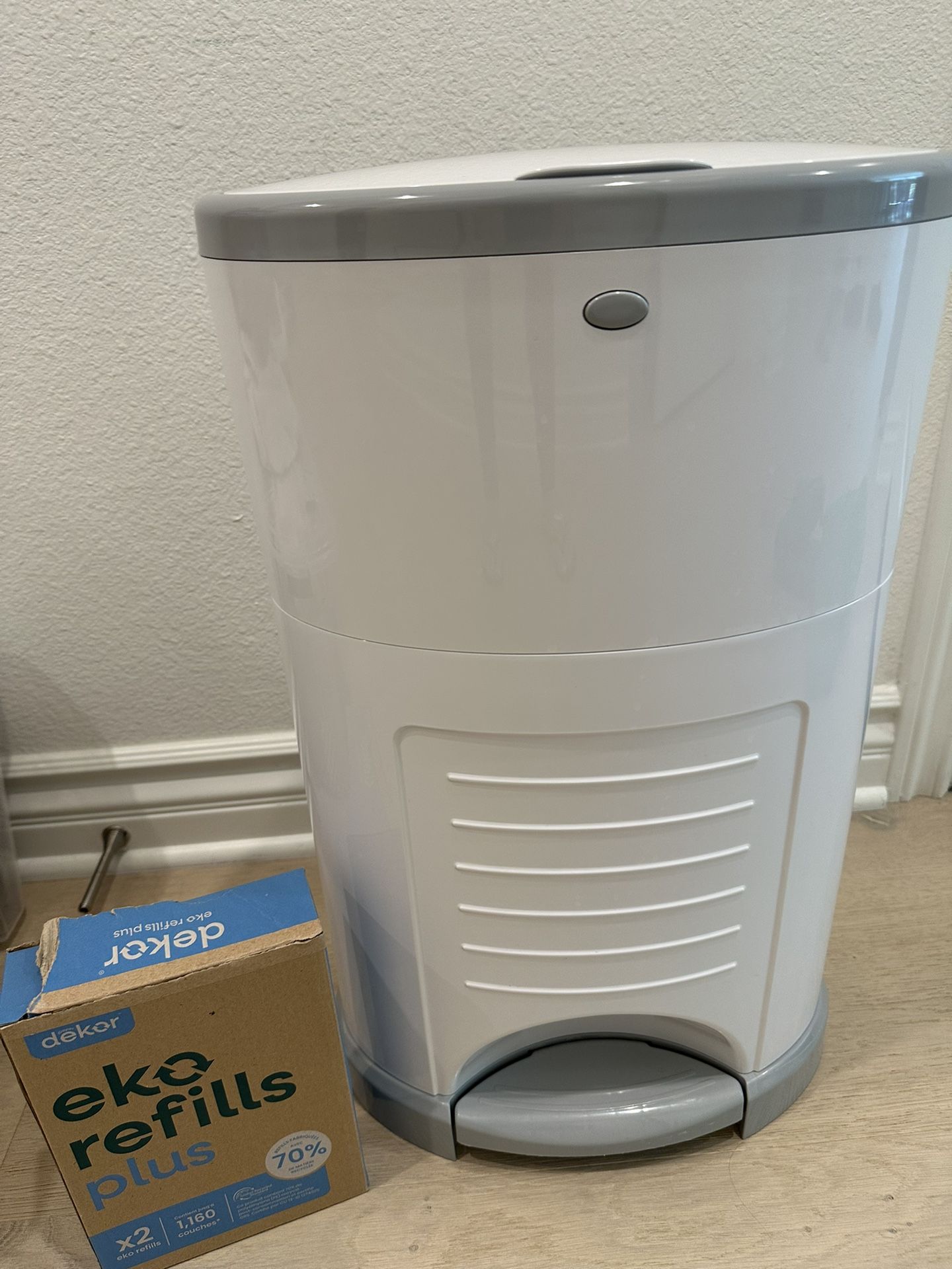 dekor Plus Hands-Free Diaper Pail