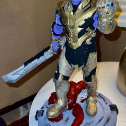 Thanos  w/Iron Man Figurine