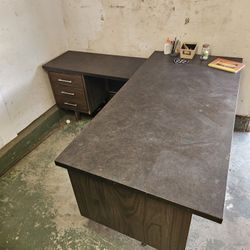 Very Good Condition L-shaped Desk