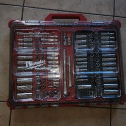 Milwaukee
3/8 in. and 1/4 in. Drive SAE/Metric Ratchet and Socket Mechanics Tool Set with PACKOUT Case (106-Piece)