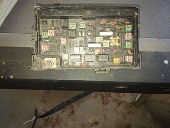 2009/2019 relay and fuse  unde4hood