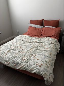 Mattress + bedframe must pick up