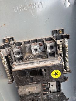 200 amp square d panel with lots of good breakers
