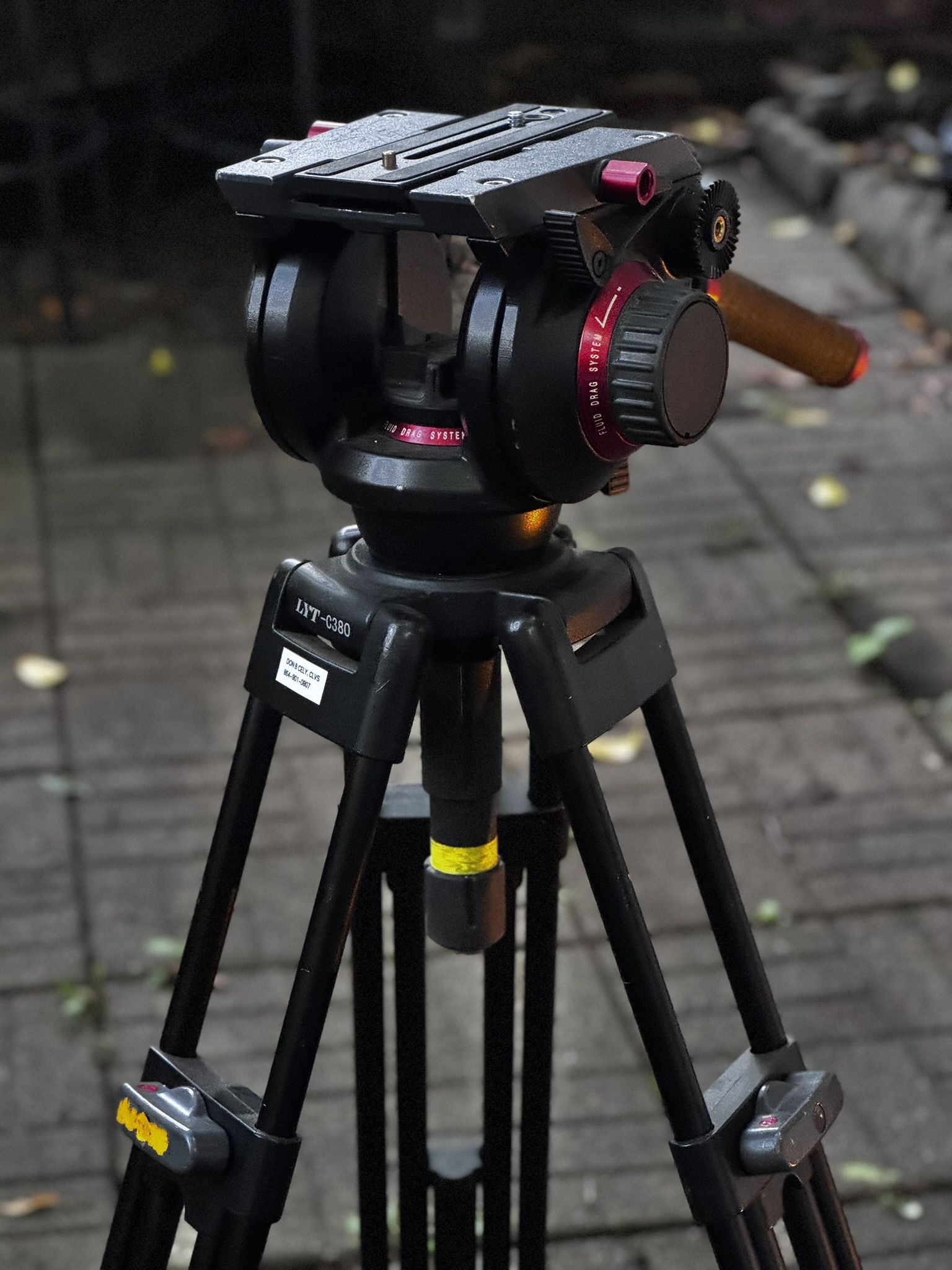 Manfrotto 504-HD Heavy-Duty Fluid Tripod Head (WITH Tripod)