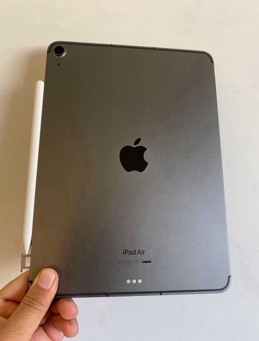  Apple IPad Air 5th Generation (10.9” Liquid Retina / M1 chip/ 2022 Model) 64GB Wifi + Cellular (5G) with Pen, Keyboard  & Accessories (256gb $629) 