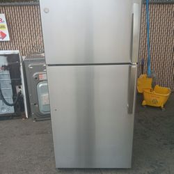 GE Stainless Steel Refrigerator/Freezer 2022