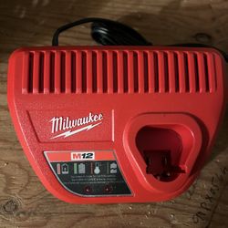 Milwaukee M12 Charger 