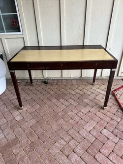 Free desk