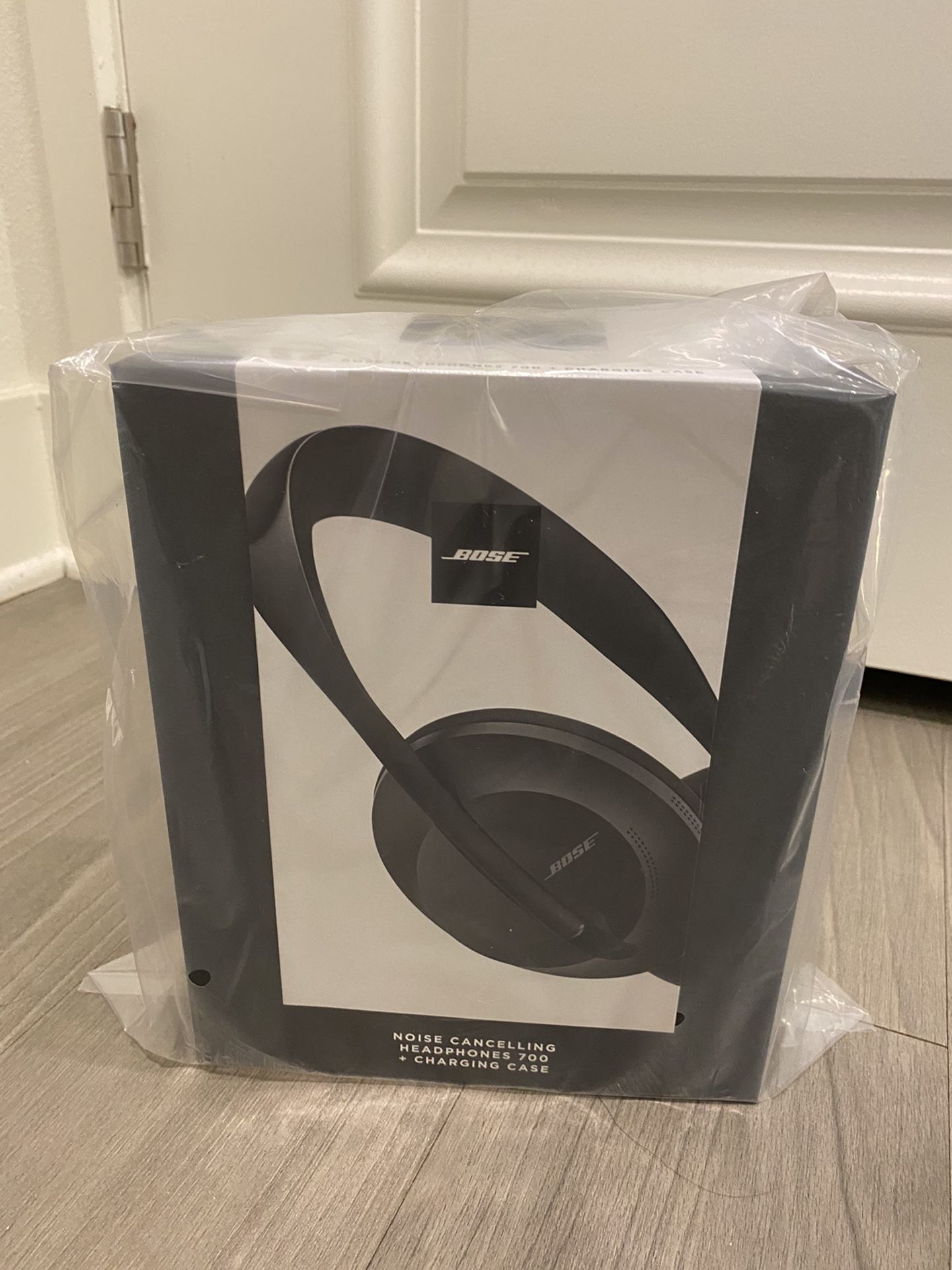 Bose Noise Cancelling Headphones 700 with Charging Case