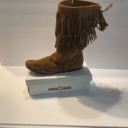 Minnetonka boots, Color:Brown, Size 9