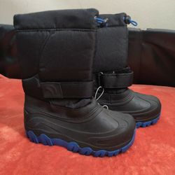 Size 2 Boys Snow ❄️🌨️ Winter ❄️🥶🥶 Boots New