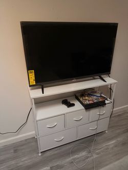43 in. Roku TV & Tv stand
