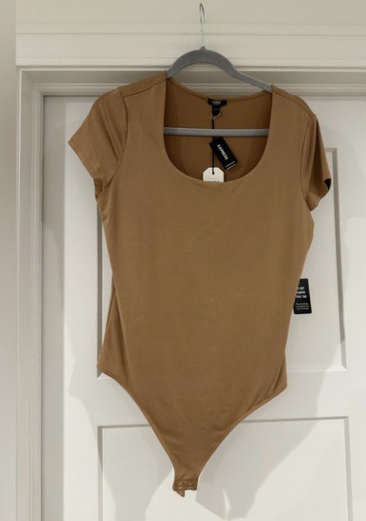 Express- Camel Short Sleeve Body Contour Shirt