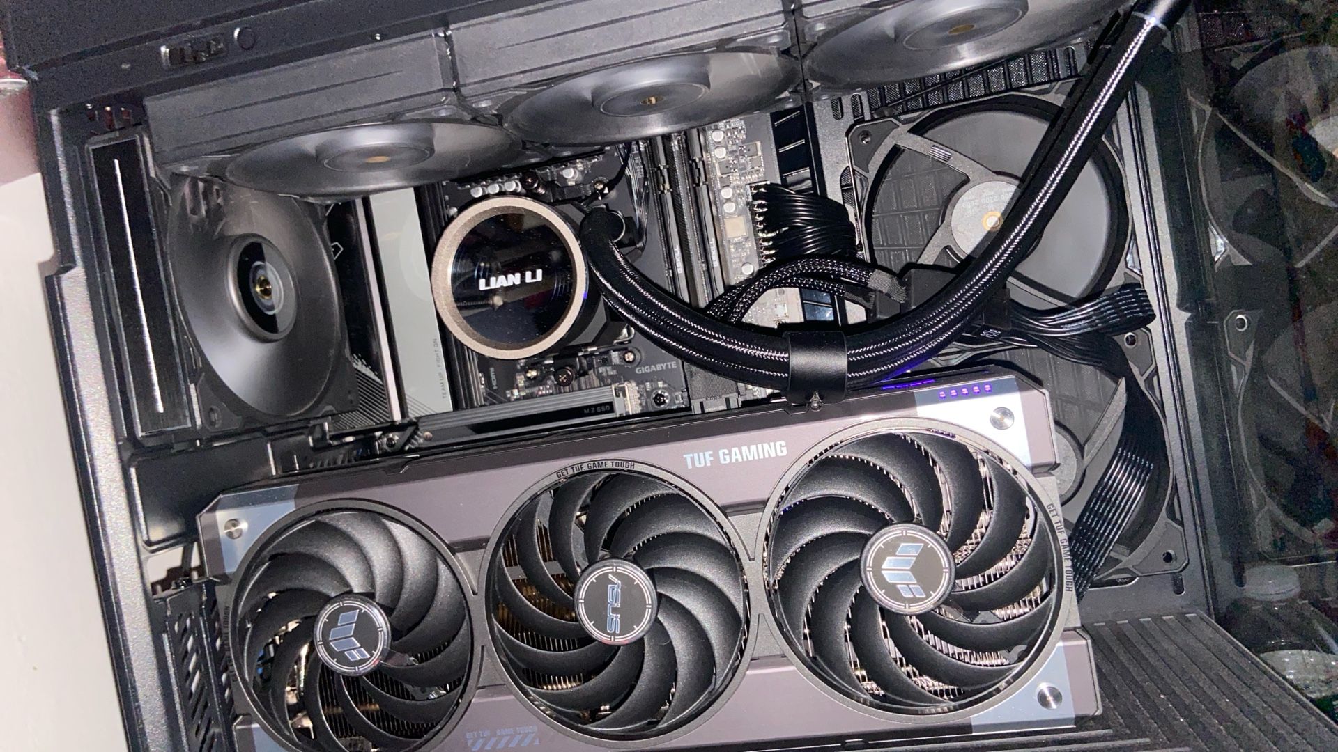 An All Black Pc Build without a GPU
