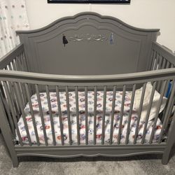Gray Davinci Fiona Crib 
