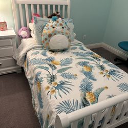 Girls White Wood Bedroom Set - Twin