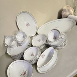 Vintage Noritake Daryl #5510-44 Pcs. China Dinnerware Set