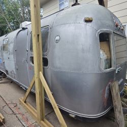1977 Airstream land yacht sovereign