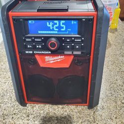 Milwaukee M18 Battery Charger Radio Faulty Volume Knob
