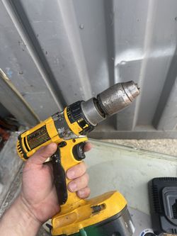 DeWalt 18V XRP Hammer Drill Set (DC988) - Works