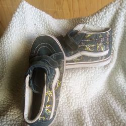 Kids Skeleton Shark Vans Shoes Size 2.5