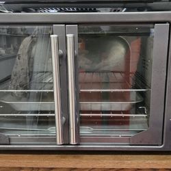 Lg, Oster Toaster Oven. 12"H x 21"L x 13"D. PLEASE READ DESCRIPTION