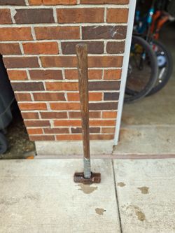 Wooden handle sledgehammer