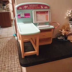 American Girl Toys/ Wildlife Rescue Clinic Computer And Exam Table 