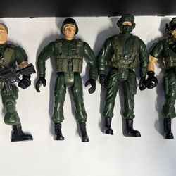 4- Army Soldiers And Accessories 