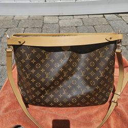 LOUIE VUITTON