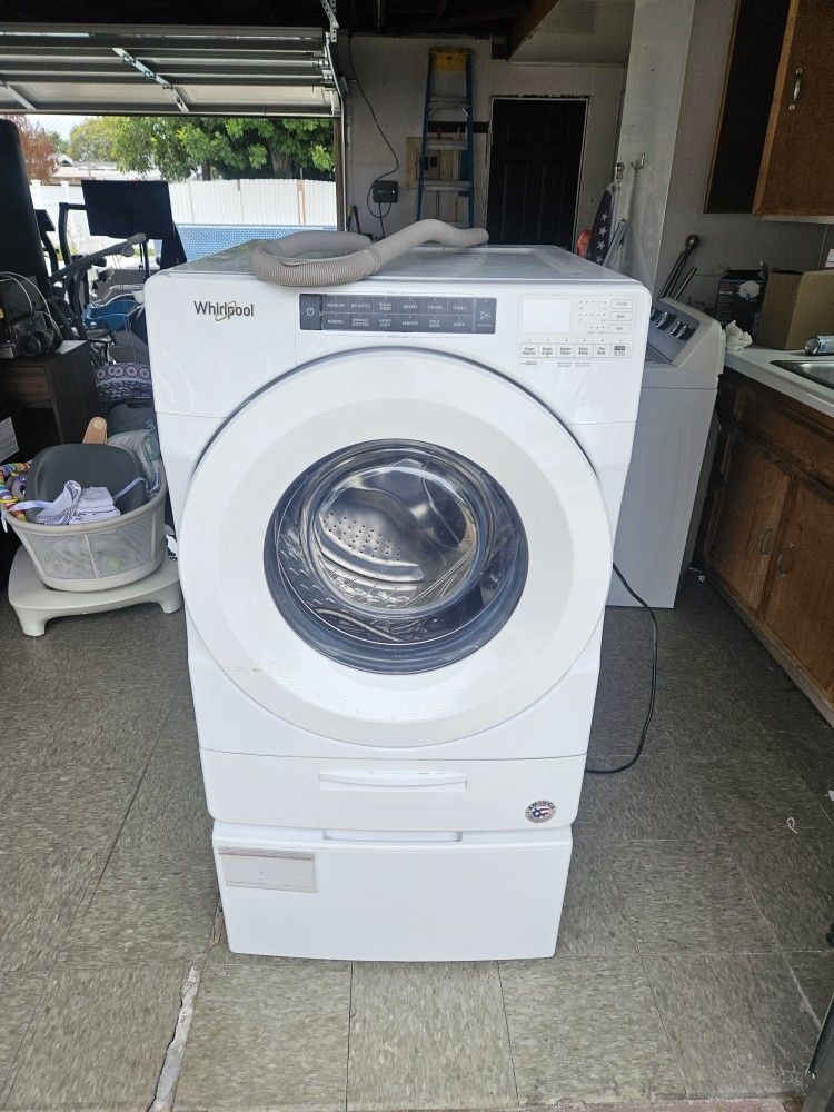 Whirlpool Front Load Washing Machine with Pedestal