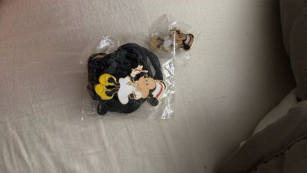 Disney pins