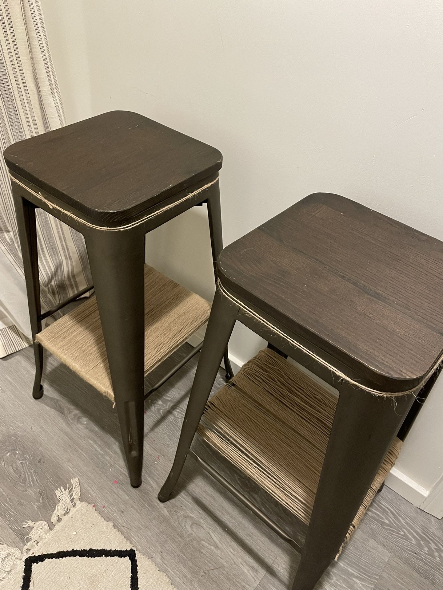 Metal Stools With Wood Tops