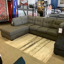 Maier 2pc Sectional With Chaise 