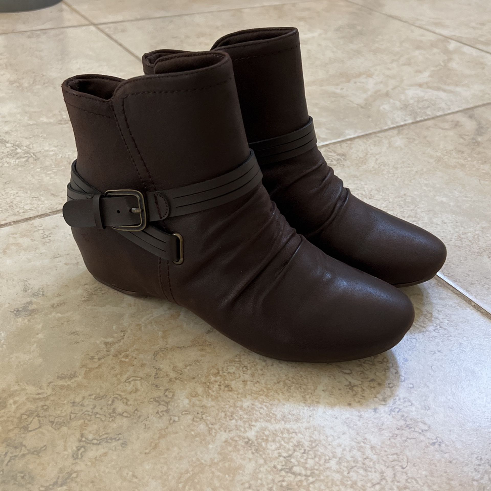 Boots Size 5.5 New