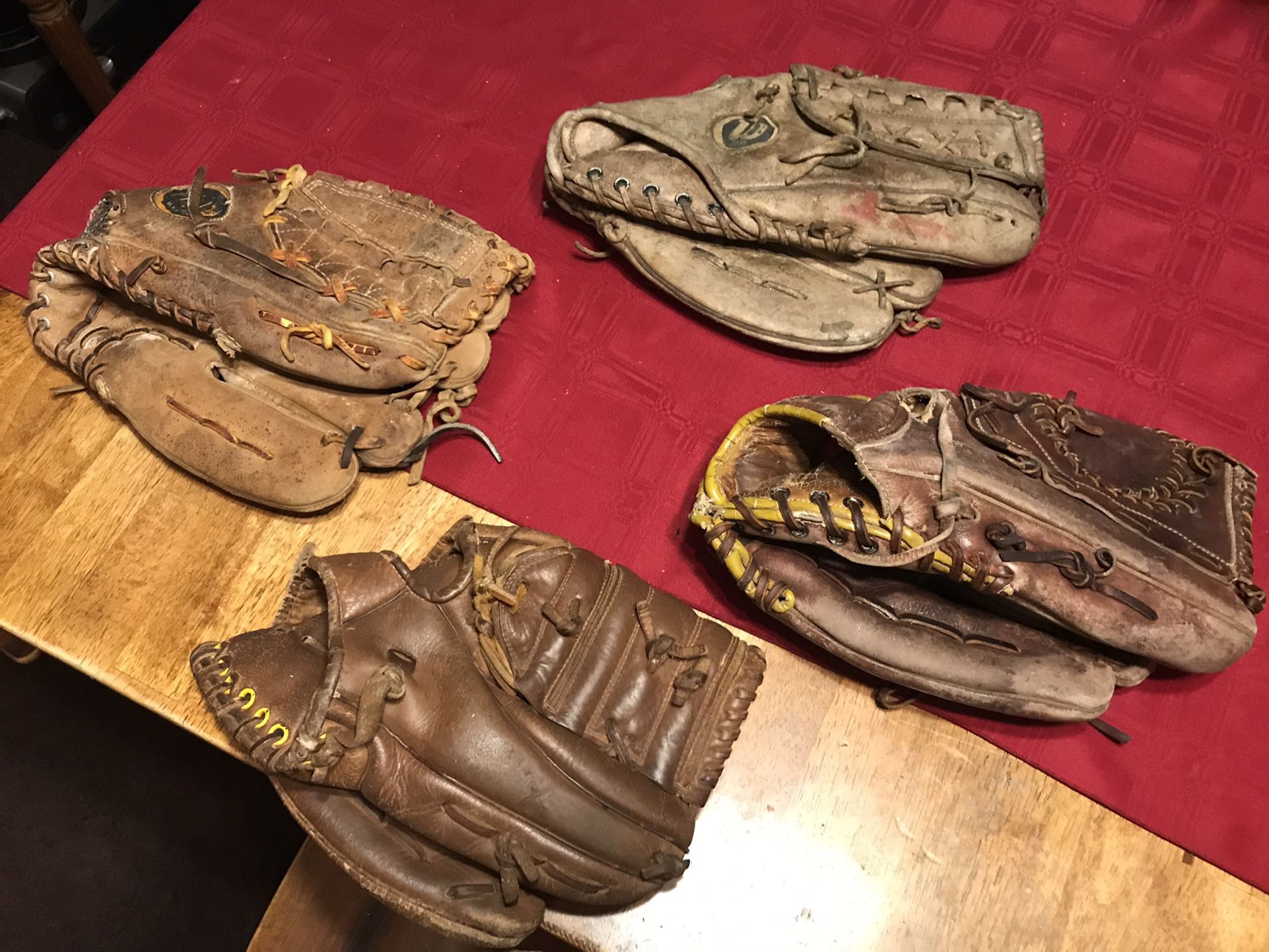 Vintage Adult Baseball ⚾️ Gloves Lot RHT 