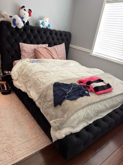 Newer Queen bedframe