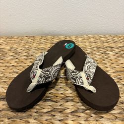 Tommy Hilfiger Women’s Sandals size 8 Brand New Brown & Tan 