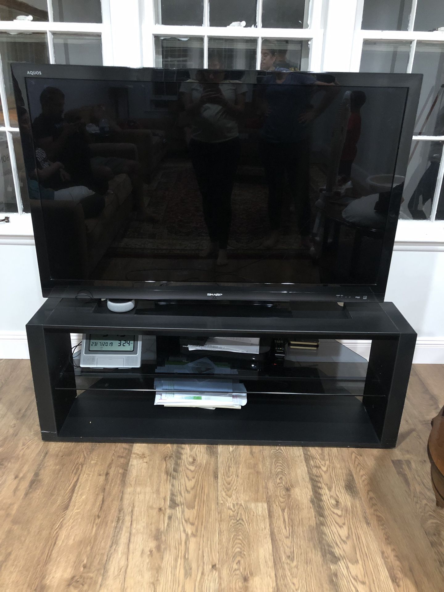 Shark (aquos) tv and tv console
