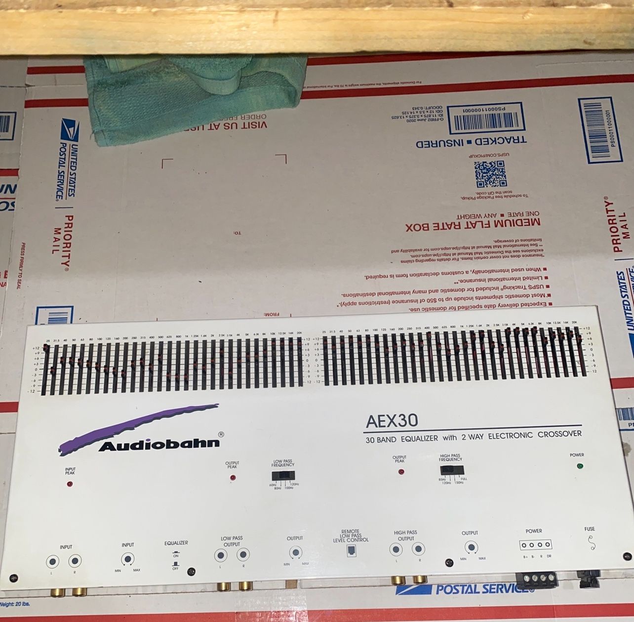 Audiobahn AEX-DUAL 30 BAND EQUALIZER WHIT 2 WAY ELECTRONIC CROSSOVER