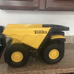 Tonka Toughest Mighty Dump truck Truck 