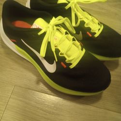 Nike Air Zoom Winflo 10 Running Shoes Black/Volt