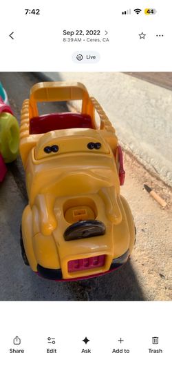 B. toys – Interactive Yellow School Bus Toy with Lights, Sounds & Dancing Passengers – Educational Vehicle Playset for Toddlers & Kids with 5 Figures 